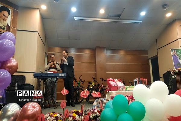 اجرای گروه موسیقی لاله به مناسبت ولادت حضرت علی(ع)در شهرستان قرچک