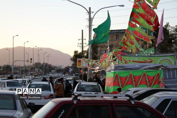 شادی و سرور مردم شیراز در روز میلاد حضرت علی(ع)