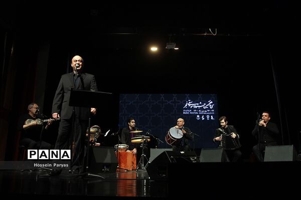 اجرای وحید اسداللهی در سی وهفتمین جشنواره موسیقی فجر