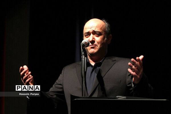 اجرای وحید اسداللهی در سی وهفتمین جشنواره موسیقی فجر