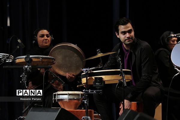 اجرای وحید اسداللهی در سی وهفتمین جشنواره موسیقی فجر