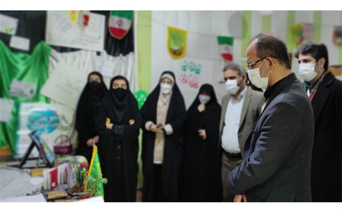 برپایی نمایشگاه مدرسه انقلاب در ارومیه