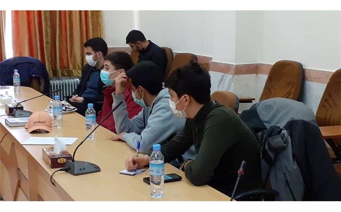 دانش‌آموزان باید تمرین دموکراسی کنند