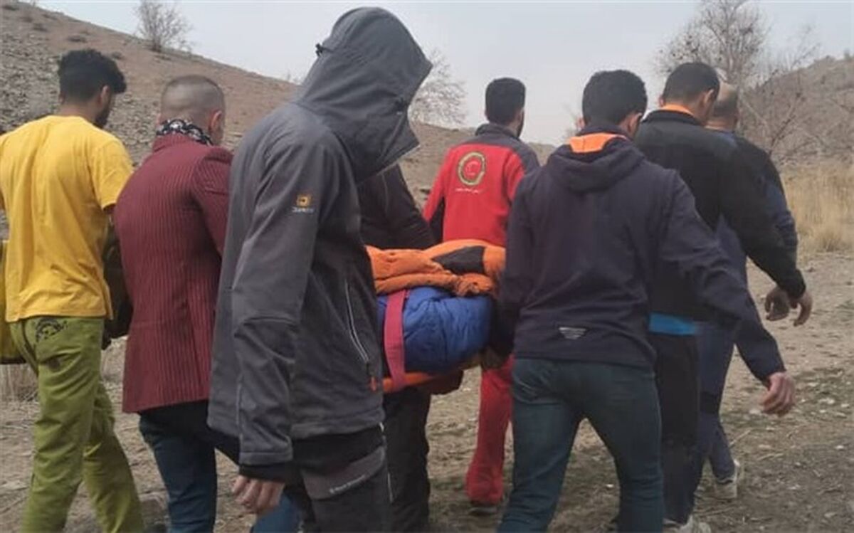 امدادرسانی به کوهنورد حادثه‌دیده در ارتفاعات روستای باغکمش پردیس
