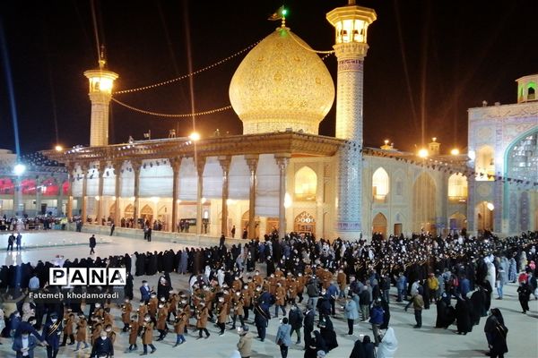 مراسم لاله‌گردانی به مناسبت بزرگداشت شهادت حضرت احمدبن موسی الکاظم( ع) در شیراز