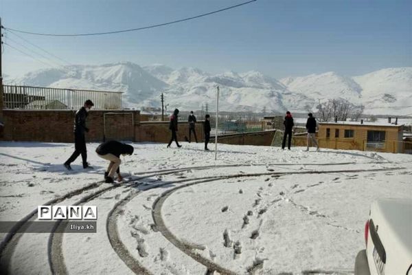 بارش اولین برف اسفند در فارسان