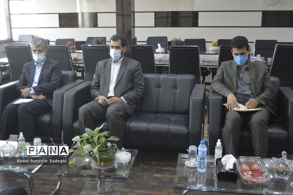 نشست مدیرکل کمیته امداد امام خمینی ( ره) استان بوشهر با مدیرکل آموزش و پرورش استان بوشهر