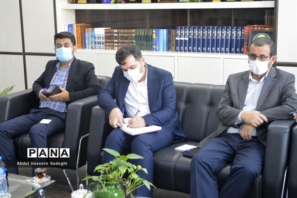 نشست مدیرکل کمیته امداد امام خمینی ( ره) استان بوشهر با مدیرکل آموزش و پرورش استان بوشهر