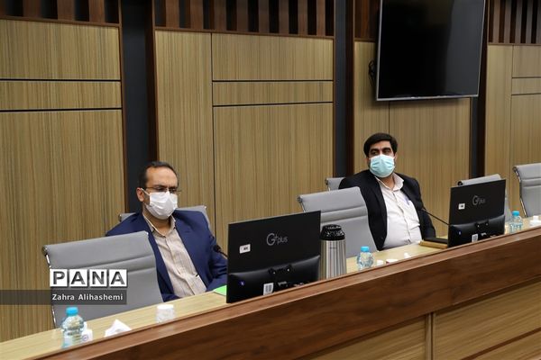 نشست معاون توسعه و پشتیبانی آموزش و پرورش شهر تهران با مدیر عامل بنیاد خیریه فجر