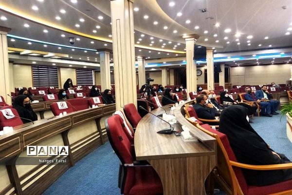 انتخابات هیات رئیسه مجلس دانش‌آموزی دختران استان قم