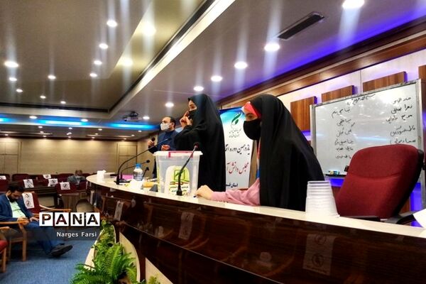 انتخابات هیات رئیسه مجلس دانش‌آموزی دختران استان قم