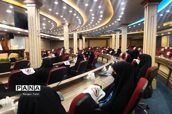 انتخابات هیات رئیسه مجلس دانش‌آموزی دختران استان قم