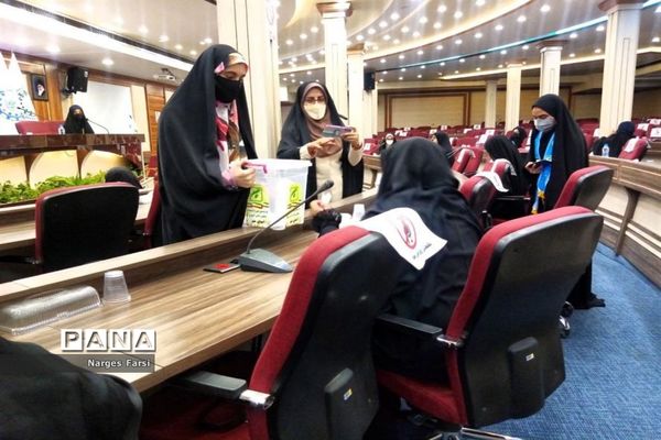 انتخابات هیات رئیسه مجلس دانش‌آموزی دختران استان قم