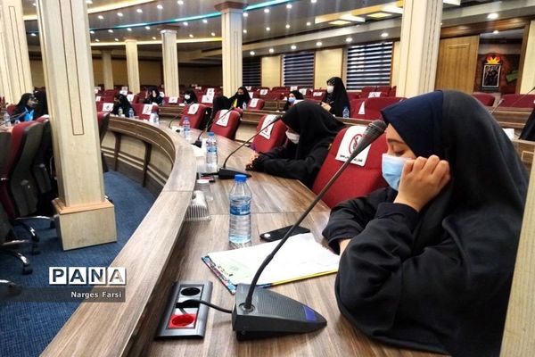 انتخابات هیات رئیسه مجلس دانش‌آموزی دختران استان قم