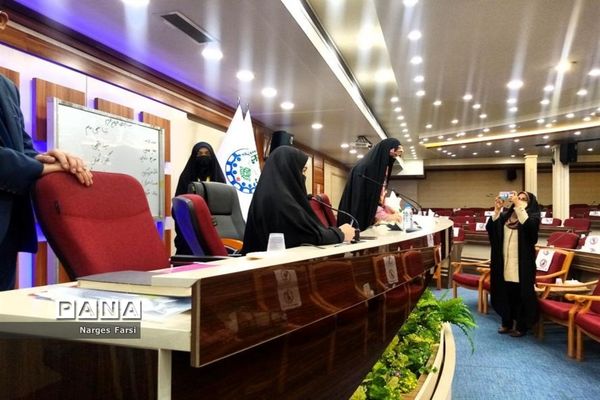 انتخابات هیات رئیسه مجلس دانش‌آموزی دختران استان قم