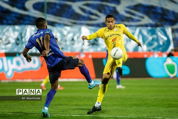 دیدار تیم‌های استقلال و فجر سپاسی