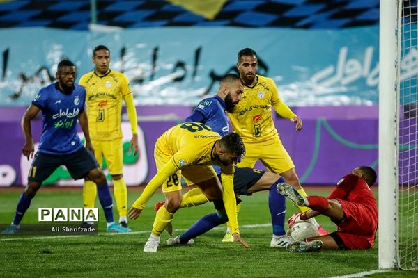 دیدار تیم‌های استقلال و فجر سپاسی