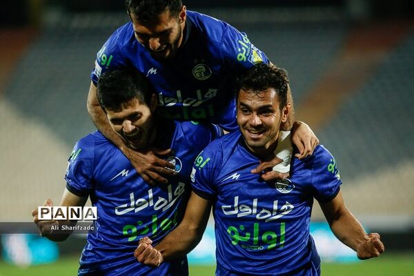 دیدار تیم‌های استقلال و فجر سپاسی