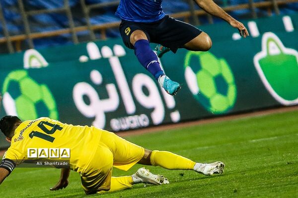 دیدار تیم‌های استقلال و فجر سپاسی