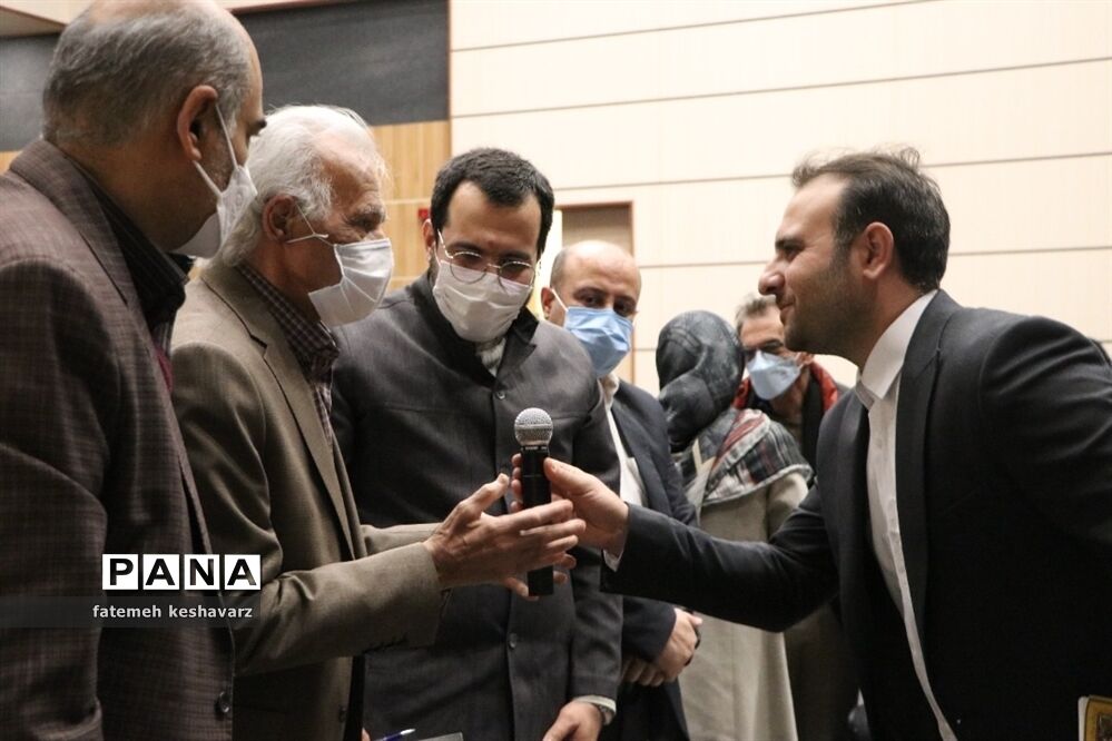 نشست صمیمی هنرمندان شهرقدس