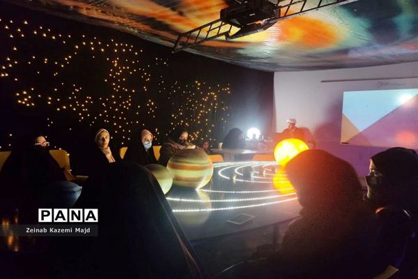 اجرای برنامه «آسمان پنجم» در هنرستان صباری قم