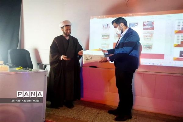 اجرای برنامه «آسمان پنجم» در هنرستان صباری قم