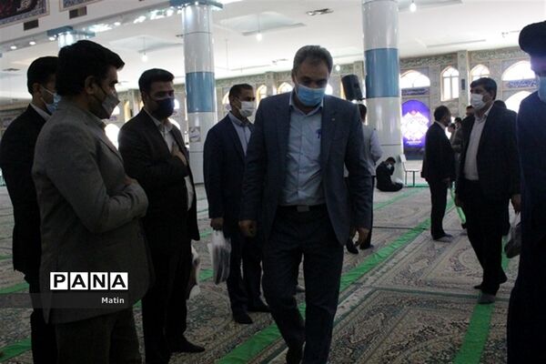سخنرانی مدیرکل آموزش و پرورش قبل از خطبه‌های نماز جمعه