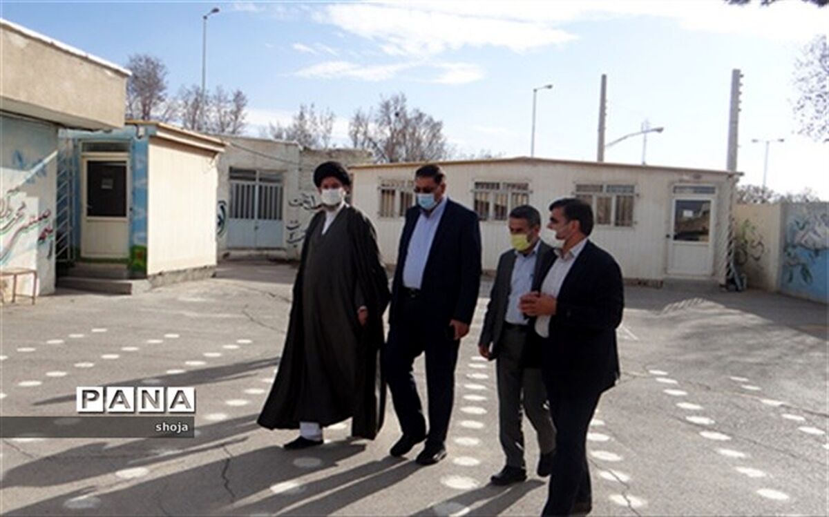 بازدید مشاور بنیاد علوی کشور از مدارس کانکسی فلاورجان