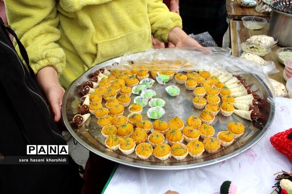 بازارچه مواد غذایی و دست‌سازه‌ها در گلوگاه