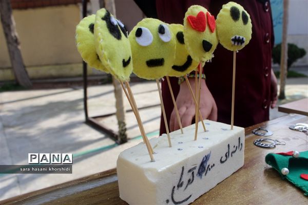 بازارچه مواد غذایی و دست‌سازه‌ها در گلوگاه