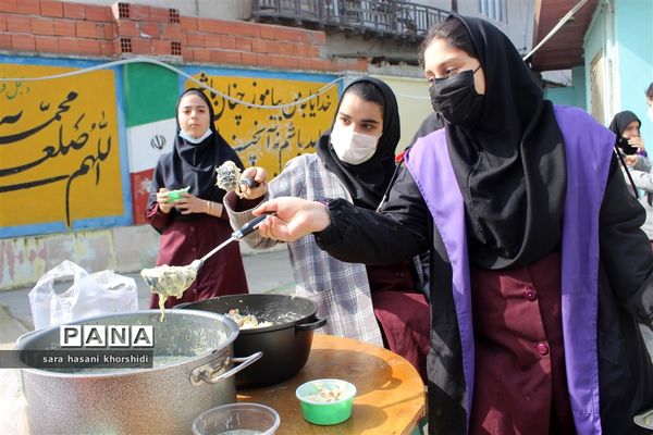 بازارچه مواد غذایی و دست‌سازه‌ها در گلوگاه