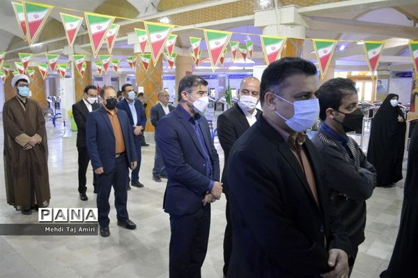 عطر افشانی ، غبار روبی و گلباران قبور مطهر شهدا در بوشهر