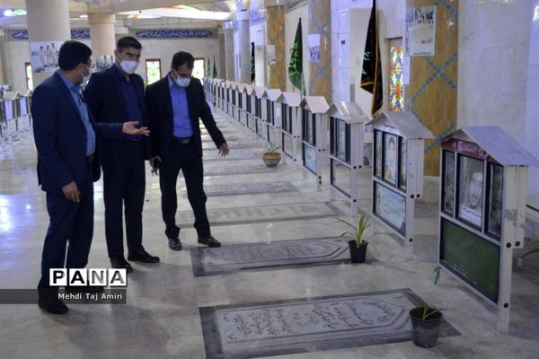 عطر افشانی ، غبار روبی و گلباران قبور مطهر شهدا در بوشهر