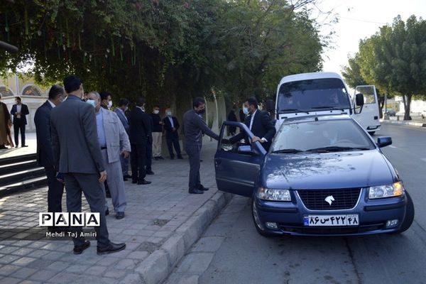 عطر افشانی ، غبار روبی و گلباران قبور مطهر شهدا در بوشهر