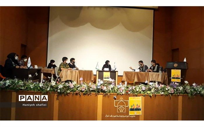 مناظره دانش‌آموزی قوه درک و پذیرش انتقاد را در دانش‌آموزان بالا می‌برد