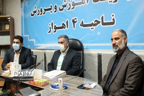 افتتاح نمایشگاه آثار هنری دانش‌آموزان و معلمان ناحیه چهار اهواز