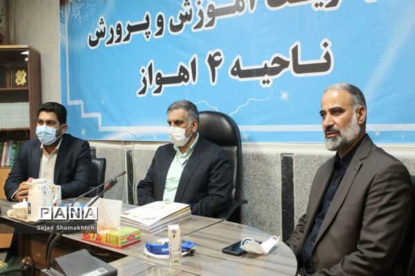 افتتاح نمایشگاه آثار هنری دانش‌آموزان و معلمان ناحیه چهار اهواز