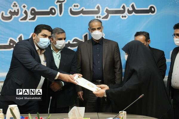 افتتاح نمایشگاه آثار هنری دانش‌آموزان و معلمان ناحیه چهار اهواز