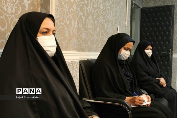 افتتاح نمایشگاه آثار هنری دانش‌آموزان و معلمان ناحیه چهار اهواز