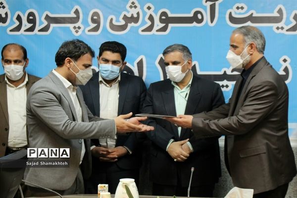 افتتاح نمایشگاه آثار هنری دانش‌آموزان و معلمان ناحیه چهار اهواز