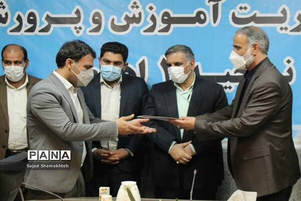 افتتاح نمایشگاه آثار هنری دانش‌آموزان و معلمان ناحیه چهار اهواز