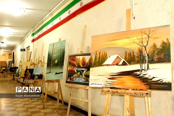 افتتاح نمایشگاه آثار هنری دانش‌آموزان و معلمان ناحیه چهار اهواز