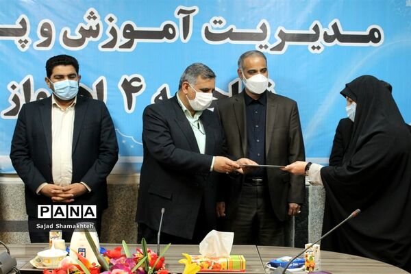 افتتاح نمایشگاه آثار هنری دانش‌آموزان و معلمان ناحیه چهار اهواز