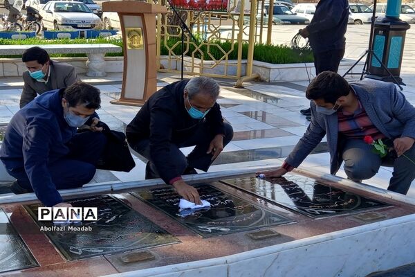 غبارروبی مزار شهدا توسط معاونان پرورشی مدارس کاشمر