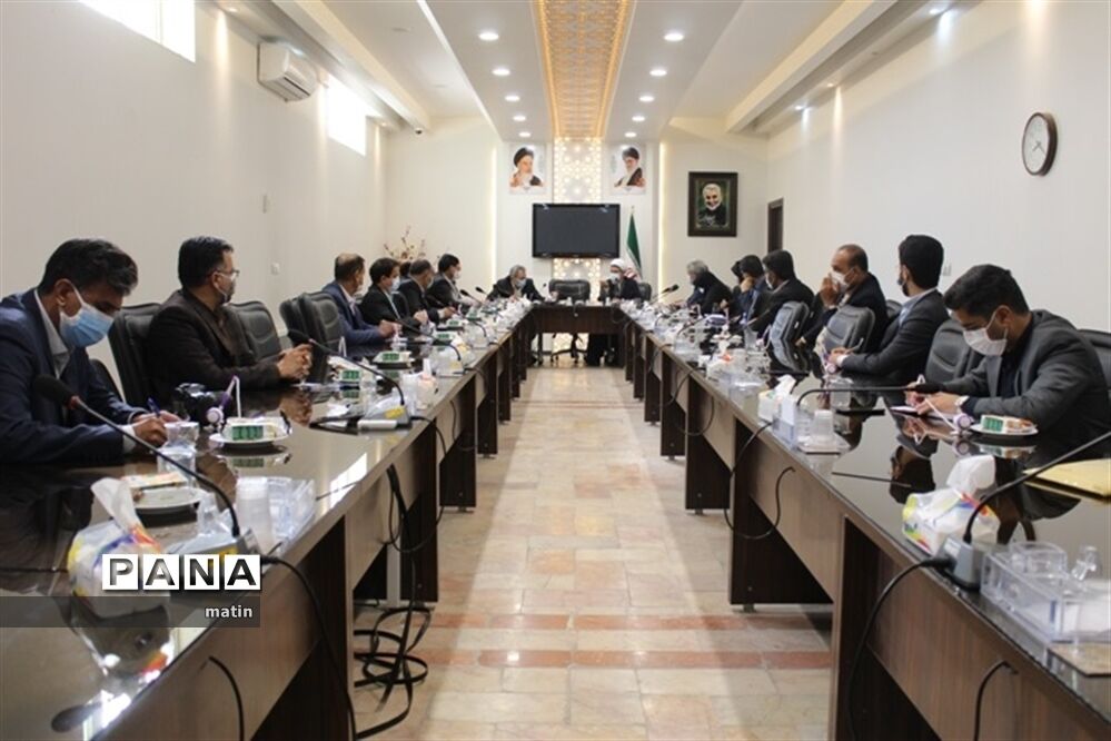 دیدار مدیر کل آموزش وپرورش و حوزه ی معاونت پرورشی و فرهنگی اداره کل آموزش وپرورش با امام جمعه کرمان