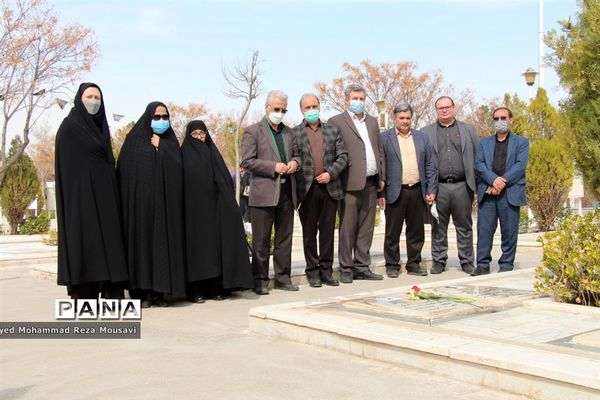 مراسم غبارروبی مزار  شهدا در بهشت رضا مشهد به مناسبت هفته امور تربیتی