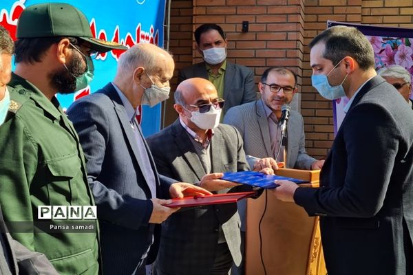 آیین افتتاحیه دبیرستان خیرساز پارسی پاک‌اندیش در منطقه ۱۳