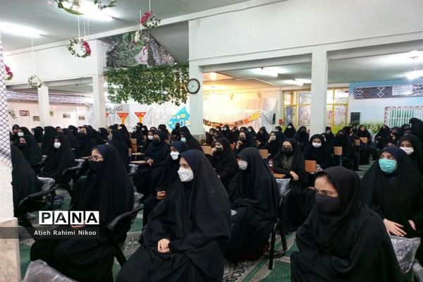 اختتامیه اجلاس نماز در دبیرستان شاهد رضویان قم