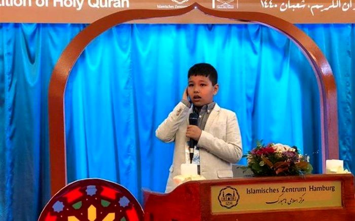 در کنار قرائت قرآن، حافظ 5 جز هستم