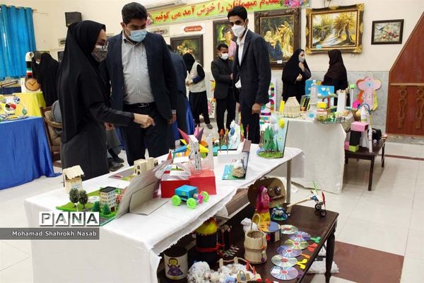 برپایی نمایشگاه دانش‌آموزی دست ساخته‌ها با مواد دور ریختنی در ناحیه 2 اهواز
